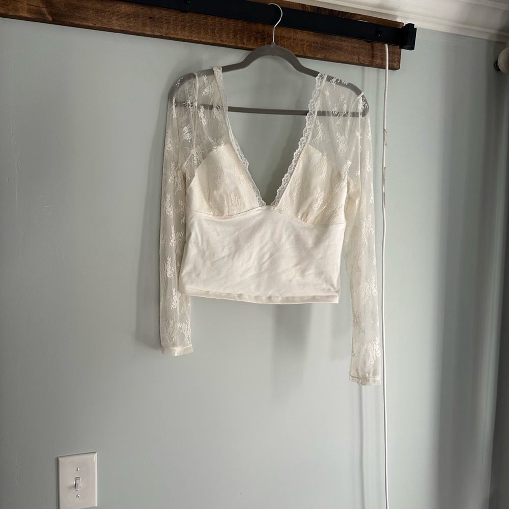 V neck cropped long sleeve